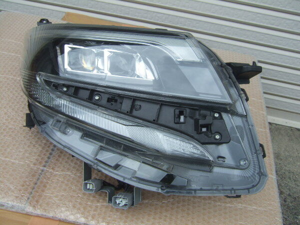 送料無料 ノア 80 後期 ハイブリッド LED ヘッドライト 右 Si ZWR80W ZRR80W ZRR85W 81110-28G50 ICHIKOH 28-239 純正 ヘッドランプ B