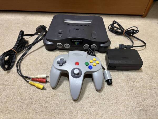 ★中古品★任天堂 NINTENDO64 本体 ニンテンドー 64 NUS-001 ※コントローラー4個付き 【動作確認済み】