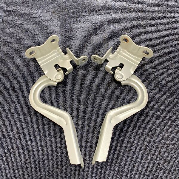 73 トヨタ NHP 10 アクア ボンネットヒンジ ステー 左右 M-690