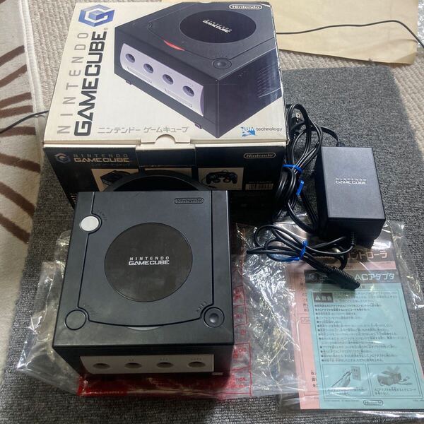 送料無料 動作OK GC ゲームキューブ ブラック 本体 箱 説明書 アダプタ付 NINTENDO NGC GAMECUBE ニンテンドー DOL-001