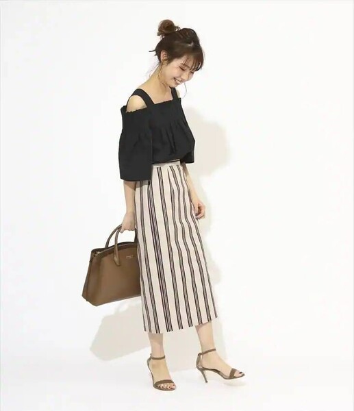 美品★Spick&Span リネンストライプタイトスカート 定価16,500円 ナチュラル スピック&スパン 麻 オフィス 通勤