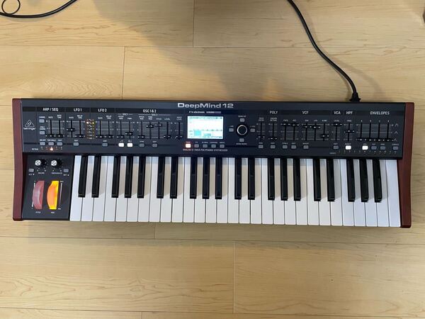 Behringer Deepmind12 アナログシンセサイザー ベリンガー