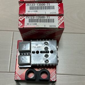 送料無料 4個 TOYOTA トヨタ 純正 バッテリー充電プラグ フォークリフト 車 バイク 単車