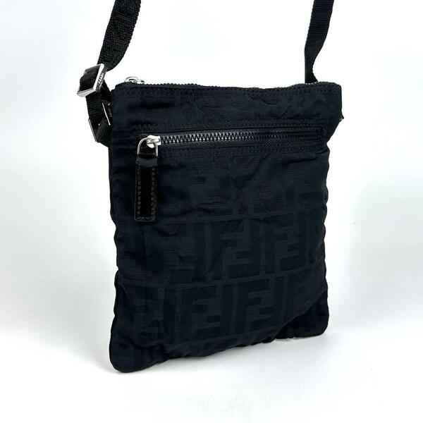 美品■FENDI フェンディ ショルダーバッグ FF ズッカ柄 ポシェット クロスボディ ナイロンキャンバス ブラック ジャガード ユニセックス