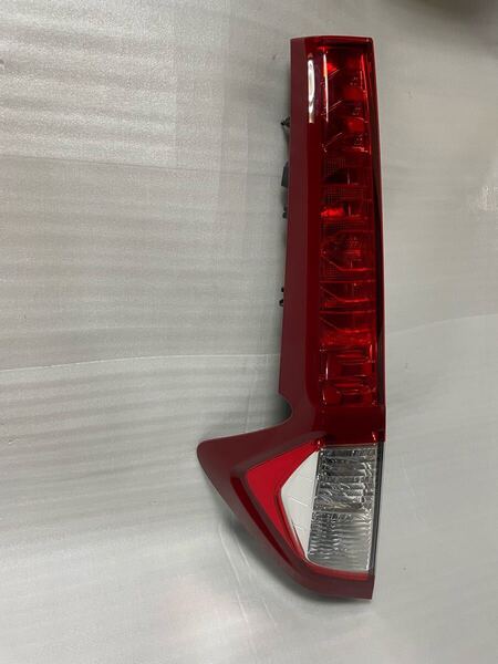 【美品】ルーミー DBA-M900A 左 テールランプ テールレンズ カスタム コイト 220-69047 81561-B1110