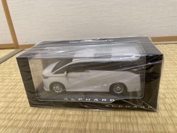 トヨタ アルファード 40系 カラーサンプルミニカー(1/30 スケール)089プラチナホワイトパールマイカ☆☆
