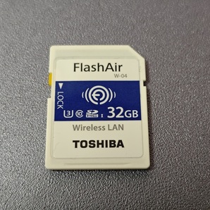 【送料無料】中古 東芝 TOSHIBA FlashAir 32GB W-04