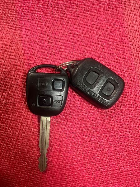 トヨタ TOYOTA 純正 キーレス キー 鍵 2ボタン 2B 動作確認済み ボタン良好 ノア ヴォクシー ウィッシュ アルファード アイシス (52)