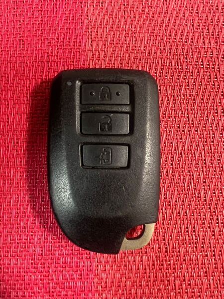 送料込 TOYOTA トヨタ純正 スペイド ポルテ ハイエース レジアスエース 007YUUL0776 3ボタン スマートキー キーレス リモコン 鍵 (87)