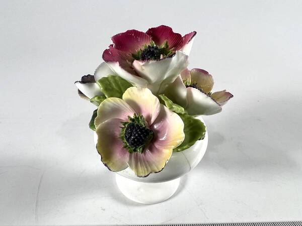 送料無料・ 英国製ボ-ンチャイナ~カポディモンテスタイルの陶器花 陶花