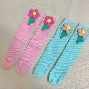 子ども用 カラフル 立体ぷくぷくフラワー靴下 2足セット 女の子 キッズ服 ソックス 水色 ピンク