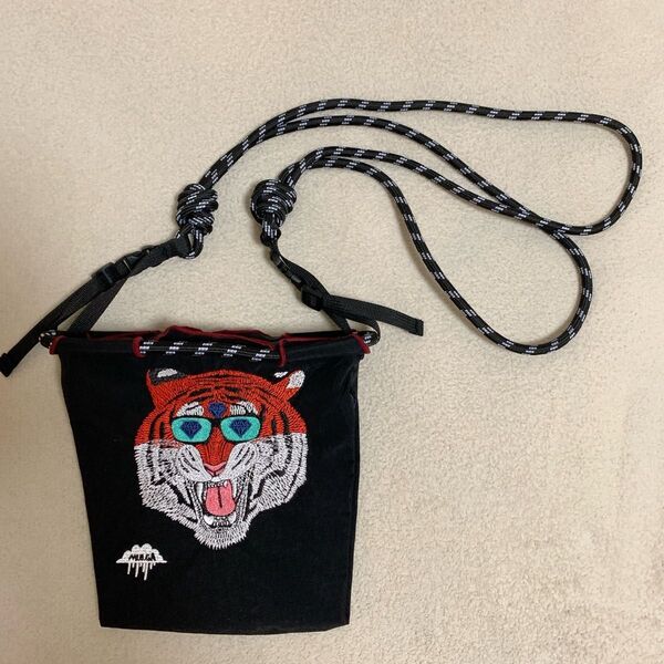 Ball&Chain エコバッグ 虎 ブラック Sサイズ 黒ショルダー付き 軽量 撥水 コンパクト トラ タイガー 赤×黒