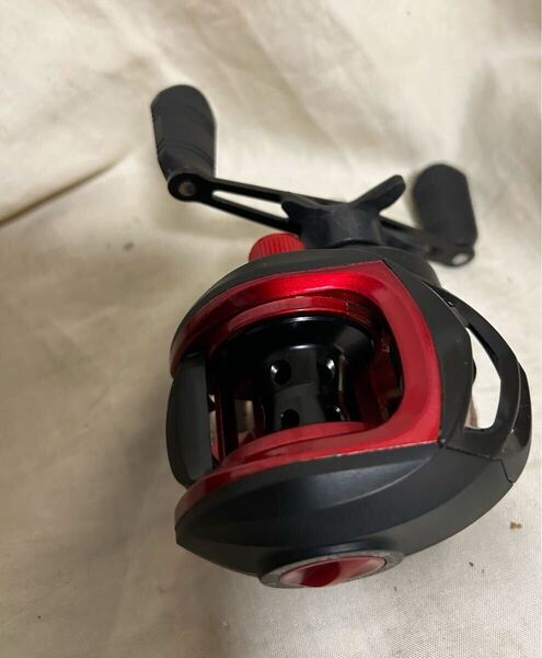 新品未使用品!ベイトリールロングキャスト可、釣力10Kgギア比7.0:1自重220g18+1bb内蔵、磁力ブレーキ左巻きPE 付き