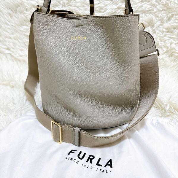 近年モデル 美品 FURLA フルラ ダナエ バケットバッグ 2WAY 巾着型 ショルダーバッグ 保存袋付き ターンロック スエードバッグ