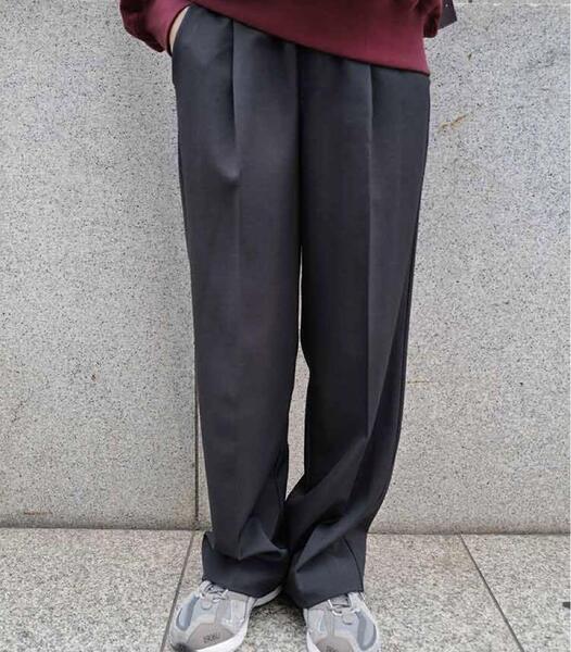 24SS 未使用タグ付き マチャット MACHATT エラスティックウエスト ストレートパンツ ウエストゴム センタープレス スラックス 現行モデル