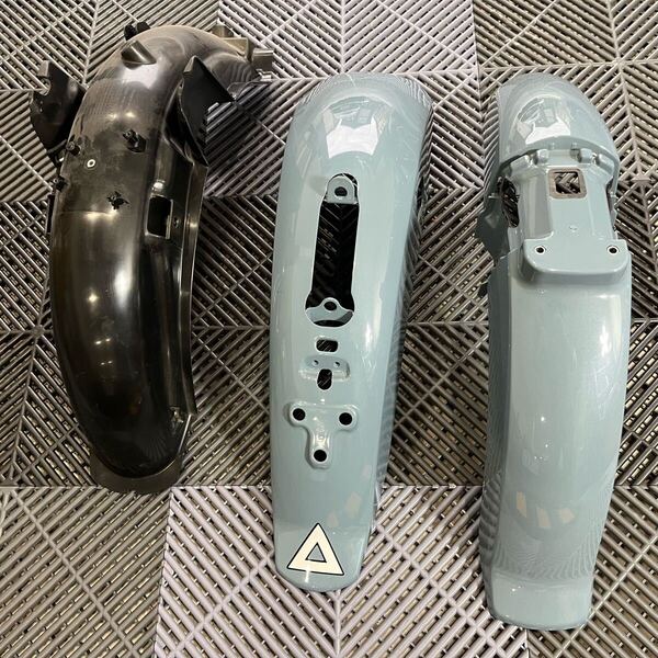 【中古】ホンダ スーパーカブC125 純正リアフェンダー パールカデットグレー 純正フロントフェンダーおまけ