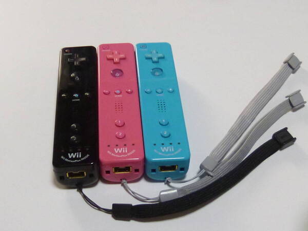 R008【送料無料 即日発送 動作確認済】Wii モーションプラス ストラップ リモコン 内蔵 任天堂 純正 RVL-036 ブラック ブルー ピンク