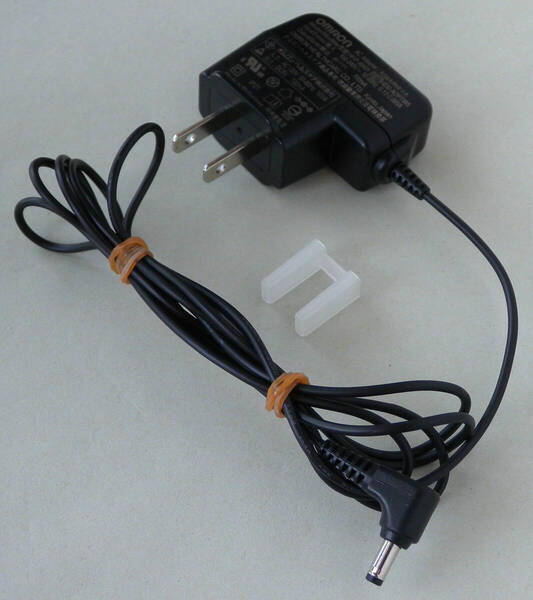 送料無料 OMRON オムロン 純正 ACアダプター HHP-AM01 HEM-ADPTW5 センタープラス 6V 700mA / SHARP EP-DXF1 Pioneer FWR1151 代替 流用