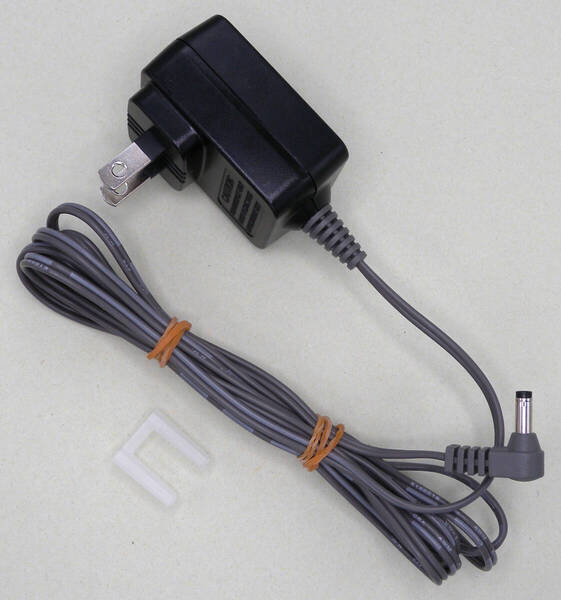 送料無料 Panasonic パナソニック 純正 電話機 用 ACアダプター PNLV249JP センタープラス 5.5V 500mA 0.5A DCプラグ 外径 4mm 4ミリ 即決!