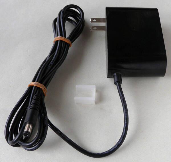 送料無料IRIS OHYAMA アイリスオーヤマ 純正 ACアダプター ZD024M240150JP センタープラス 24V 1500mA 1.5A ピン無し 5.5mm 2.1mm 黒色