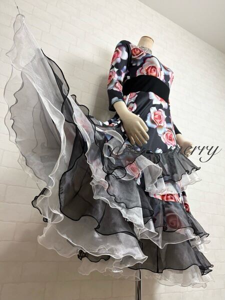 ★送料無料★【MERRY】 新品 社交ダンス 短め ワンピース 6532 黒 赤 白 グレー パーティ タンゴ クイック ミニデモ 衣装 ステージ ワルツ