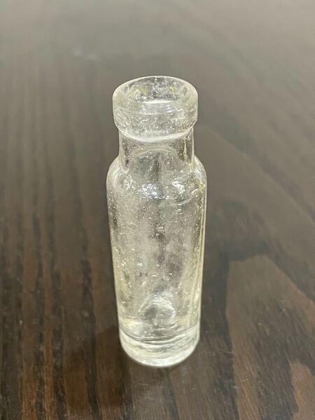 昭和レトロ ガラス瓶 ビン ガラス 気泡入り 透明 高さ約6.2センチ アンティーク ビンテージ