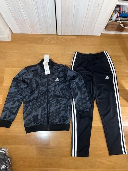 送料込み 新品 Adidas アディダス 上下セット 140cm ジャージ IQ4113 KOS14 ジュニア kid's キッズ 送料無料