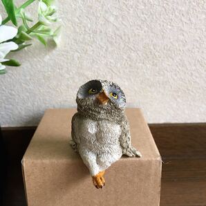 フクロウの置物♪マスコット ピーチクふくろう 腰掛けフクロウ 足組みふくろう 送料無料