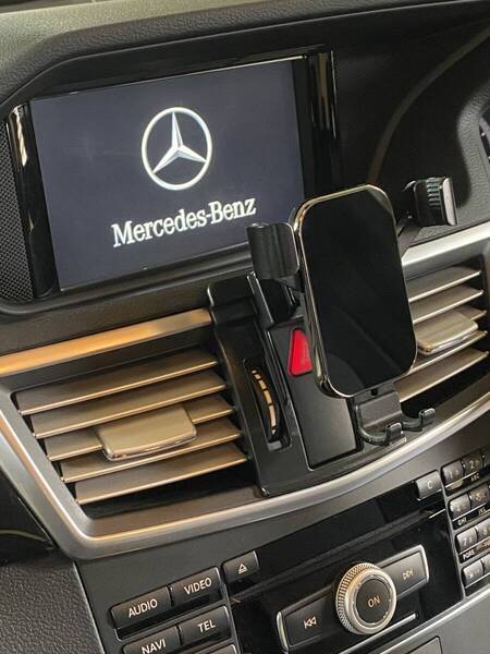 メルセデスベンツ Eクラス W212 S212(前期型2009〜2012年)用スマホホルダー