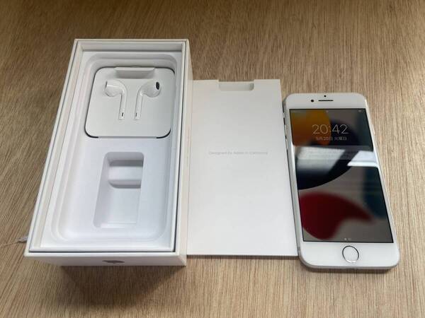 送料無料 Apple iPhone7 A1779 32GB 判定○ SIMフリー 箱付き 動作品 ショップでSIMロック解除済み