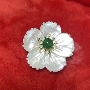 桜の花 緑玉髄&天然シエル 白蝶貝殻 ブローチとペンダントトップ両用 上品 結婚式 入学式 卒業式 発表会 専用ケース付