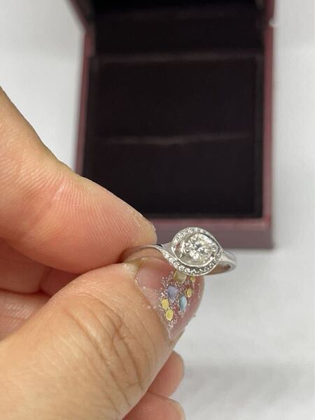 PT950 プラチナ指輪 ダイヤモンドリング 主石0.241ct 脇石0.032ct 重さ3.8g 11号