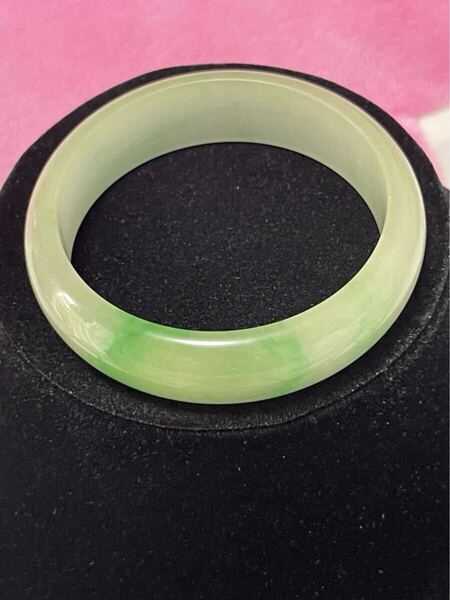 中古 本天然翡翠 バングル 糯氷種 ヒスイ 重さ58.5g 内径55.3mm 貴重 グリーン 石紋あり