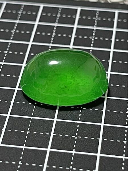 海麗 天然翡翠裸石 アイスジェイダイト カボションルース 高級jewelry ジュエリーオーダーメイド用 ◆綺麗な緑色 重さ25.5ct MIRE1031