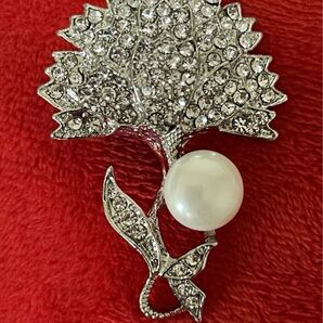 たんぽぽモチーフしたブローチ ジルコニア&ホワイトパール 結婚式 二次会 パーティ 訪問着 歓送別会等 優雅♪ 上品♪