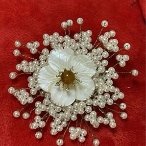 桜モチーフ ブローチ 天然貝殻&黄玉髄 淡水ミニパール 高貴 上品 フォーマル 和装小物 入学式 結婚式 卒業式 成人式 着物髪飾り B
