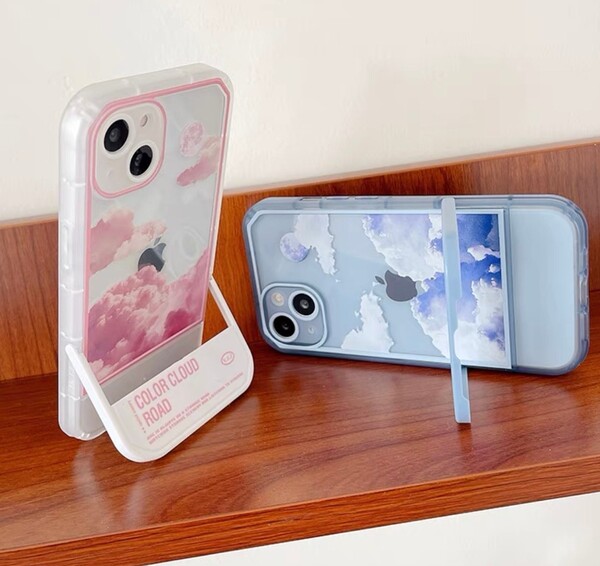 iPhone12 ケース スタンド付き 透明感 保護カバー 衝撃吸収 自然 クラウド 雲空 スカイ そら ブルー カメラ保護