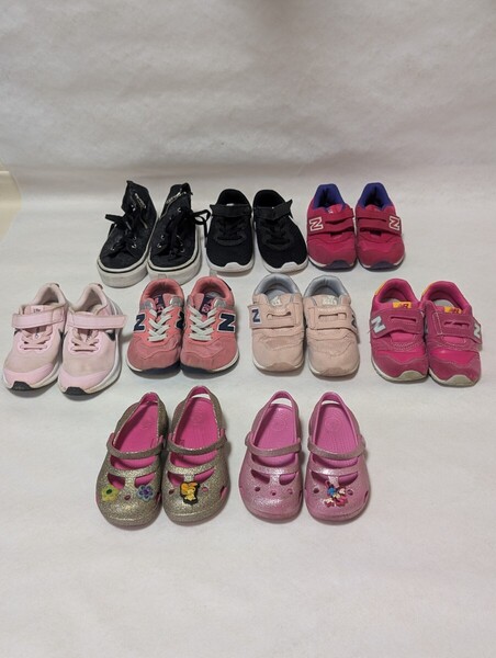 キッズ靴まとめ売り9点 ニューバランス ナイキ crocs VANS 女の子 ブランドスニーカー ブランドシューズ シューズ 子ども