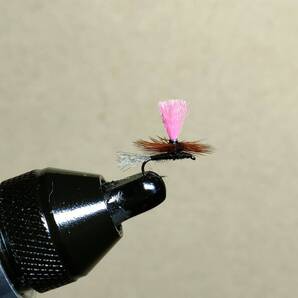 ■Rivers■DSSパラシュート#18(ブラック・ピンクP)計6本【種類】完成品フライ>ドライフライ>パラシュート系