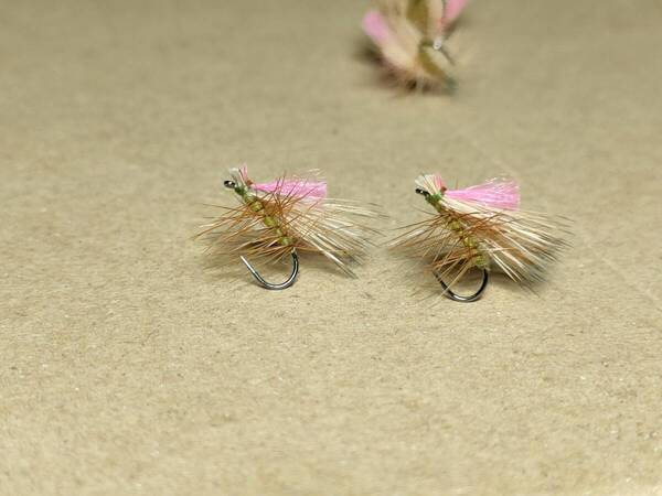 ■Rivers■エルクヘアカディス#14(オリーブ、ブリーチ、ピンクマーカー付)計6本【種類】完成品フライ>ドライフライ>カディス系