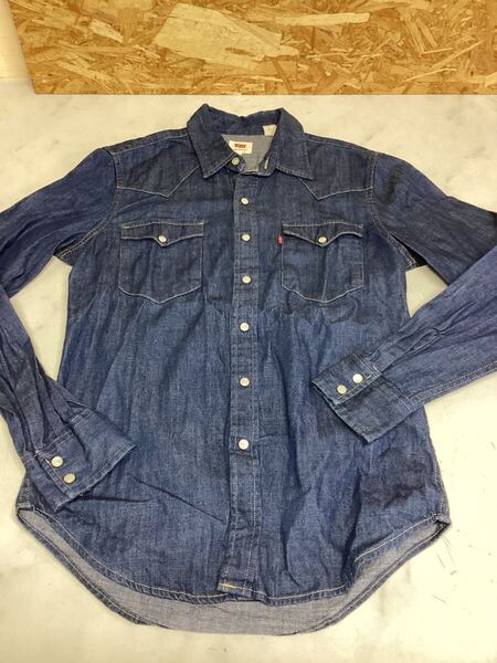 Levi's デニム長袖シャツ リーバイス デニム Sサイズ ボタン (な63)