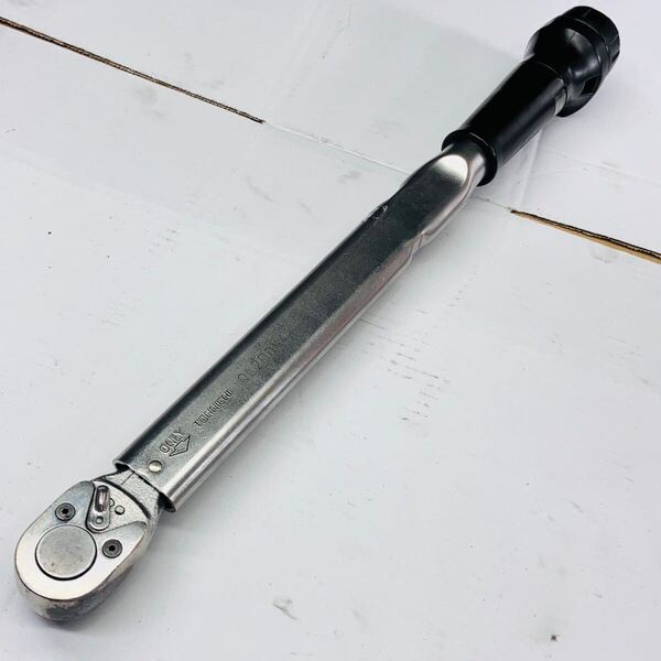 中古品 送料無料 東日 TOHNICHI 1/2sq(12.7mm) トルクレンチ QL200N4 トルク調整範囲40~200N・m 樹脂ハンドル(黒)つき 最小目盛2N・m