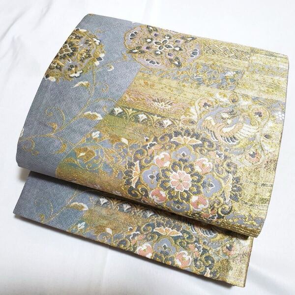 送料無料 美品 正倉院華文 金糸 薄青色 キラキラ 唐草 鳳凰 七宝 パステル 六通 正絹 フォーマルな袋帯 仕立て上がり リサイクル