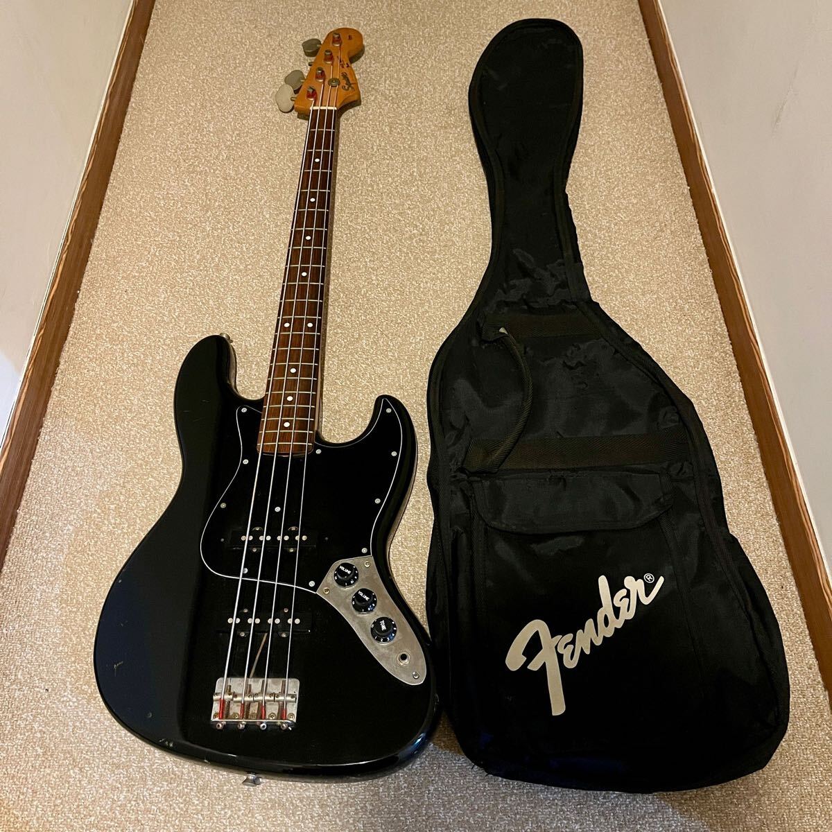 Squier by Fender Jazz Bass 2 Tone Red Burst Standard Series