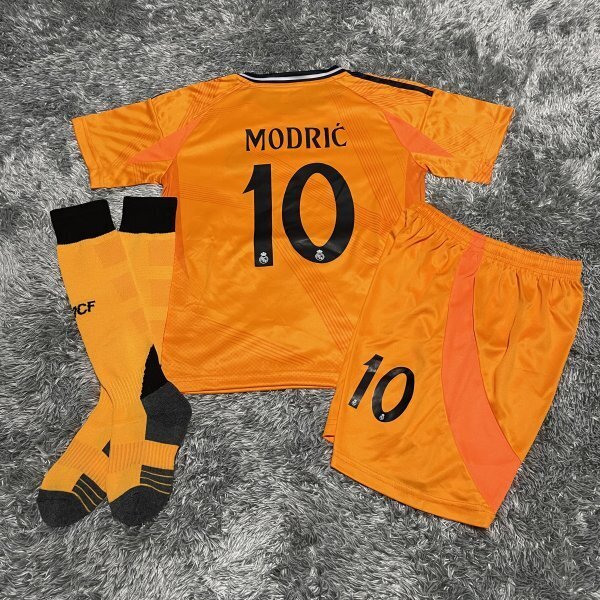★子供150cm★ モドリッチ レアルマドリード サッカーユニフォーム 新品