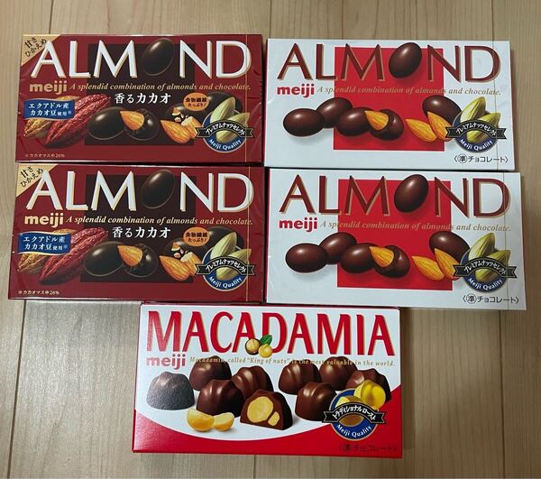 明治アーモンドチョコレート 2個+香るカカオ2個+マガダミアチョコレート 1個