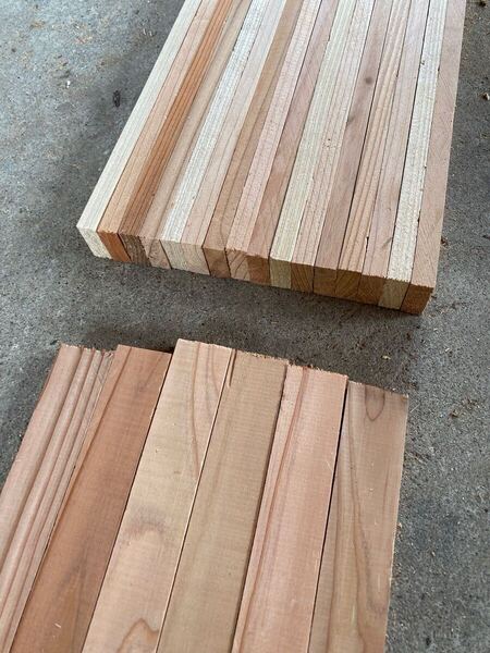【送料無料】製材板 無垢材 杉板 横25x厚さ10x長さ330mm 22本 DIY 木のおもちゃ作り ビー玉 レール作りなどに