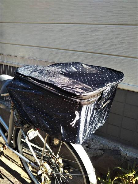 自転車用品 2段式 カゴカバー 後カゴ用 便利な両開き♪ 撥水加工 【ホワイトドット(黒地:白色水玉)】 川住製作所