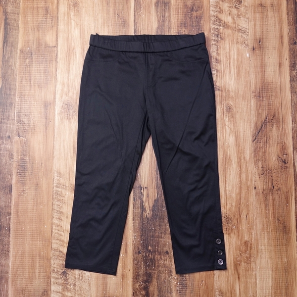 美品 アンタイトル UNTITLED ストレッチクロップドパンツ レディース 裾ボタン 伸縮性 2 Mサイズ 黒 NJ19