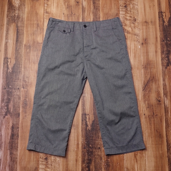 美品 URBAN RESEARCH DOORS クロップドチノパンツ メンズ ボタンフライ ベーシック 40 Lサイズ パンツ グレー NS1